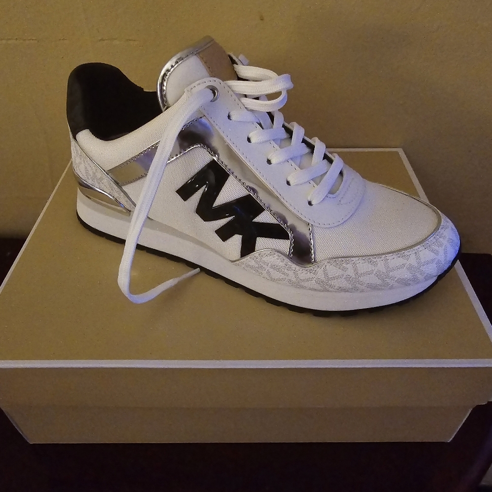 Michael Kors MK Maddie trainer tech shoes - Picture 3 of 3